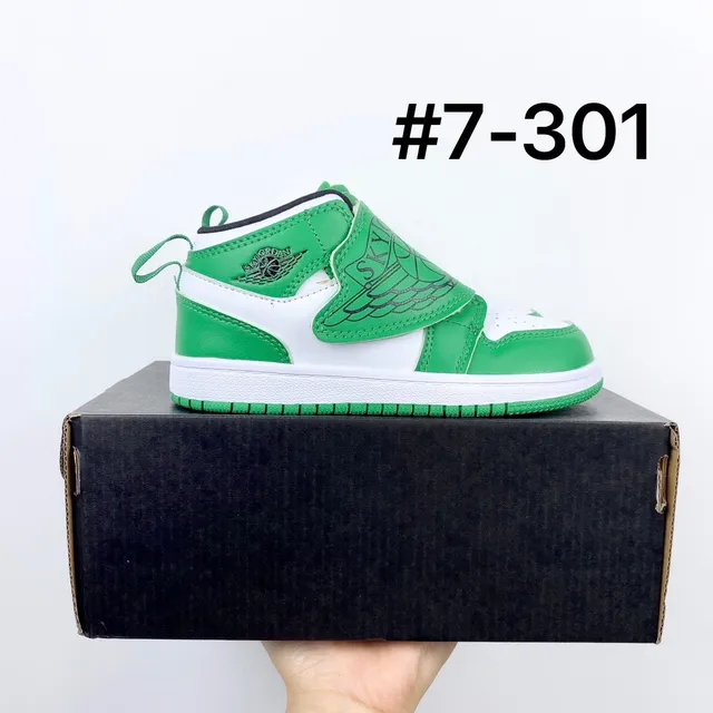 Chaussures de basketball basses Air Jordan gris et bleu avec fermeture à bride 3