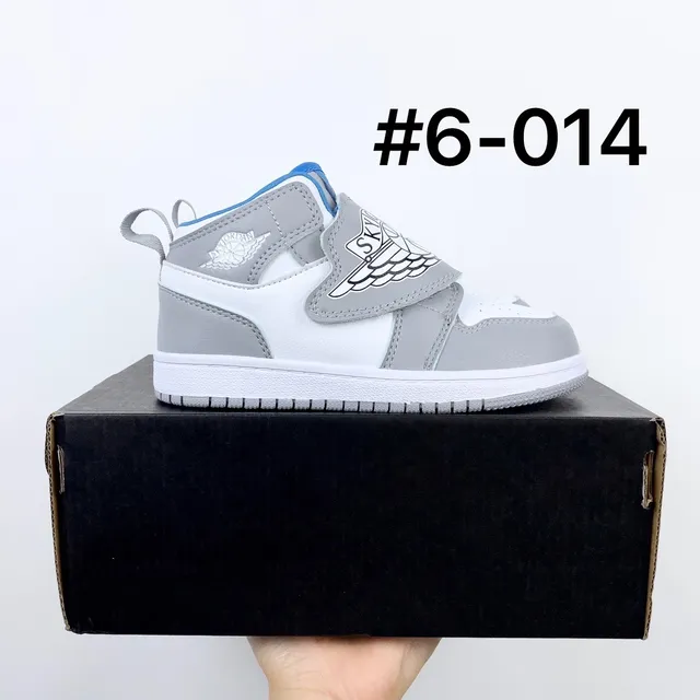 Chaussures de basketball basses Air Jordan gris et bleu avec fermeture à bride 5