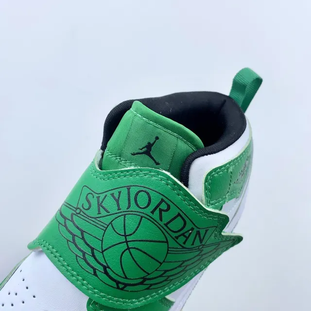 Chaussures de basketball basses Air Jordan gris et bleu avec fermeture à bride 13