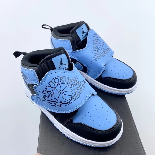 Chaussures de basketball basses Air Jordan gris et bleu avec fermeture à bride 16