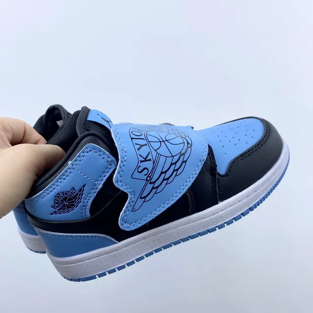 Chaussures de basketball basses Air Jordan gris et bleu avec fermeture à bride 18