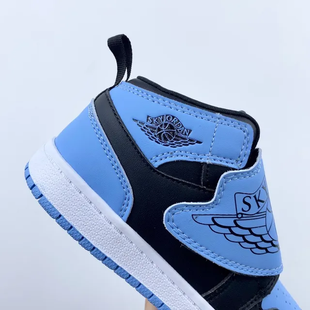 Chaussures de basketball basses Air Jordan gris et bleu avec fermeture à bride 20