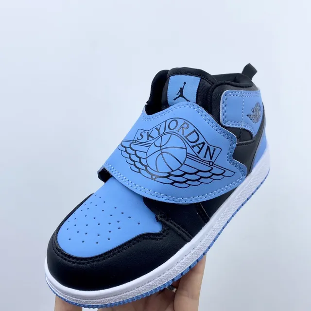 Chaussures de basketball basses Air Jordan gris et bleu avec fermeture à bride 21