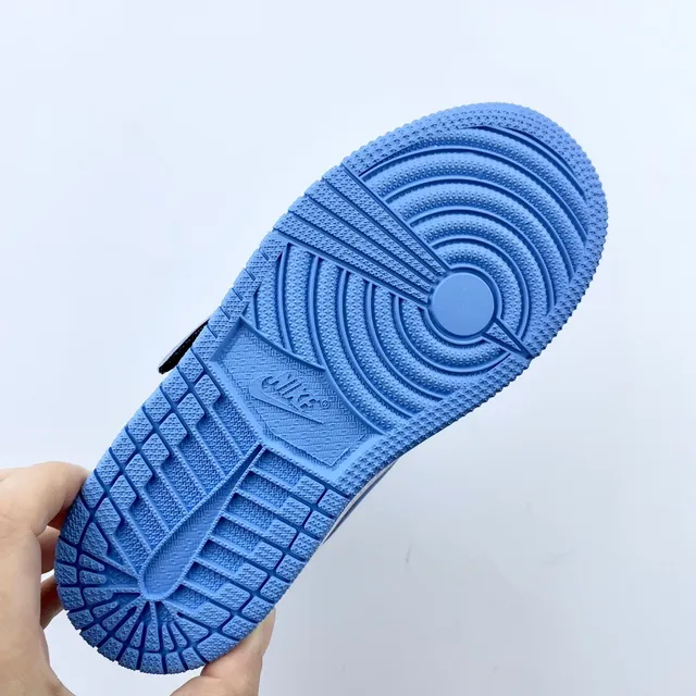 Chaussures de basketball basses Air Jordan gris et bleu avec fermeture à bride 23