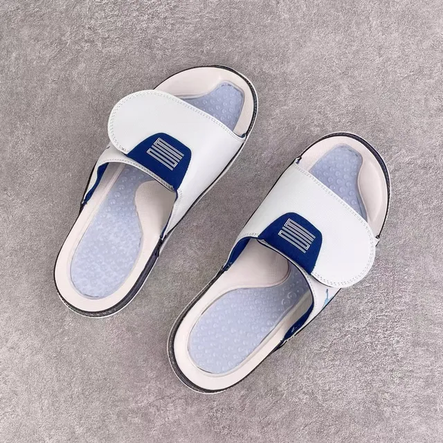 Claquettes Air Jordan Hydro Slide blanc et bleu marine brillant 3