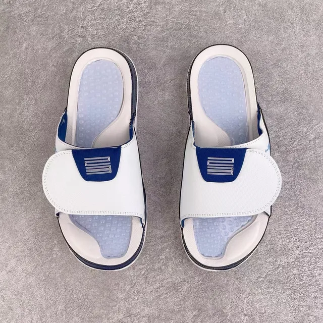 Claquettes Air Jordan Hydro Slide blanc et bleu marine brillant 4