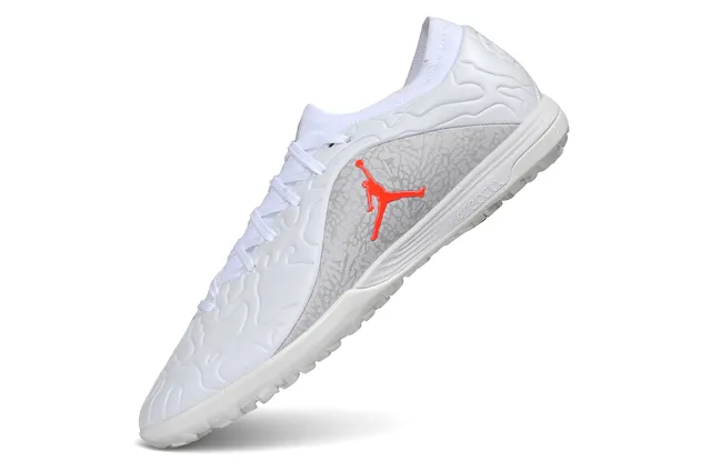 Chaussures de football en salle Air Jordan Phantom GT Indoor blanc et orange 12