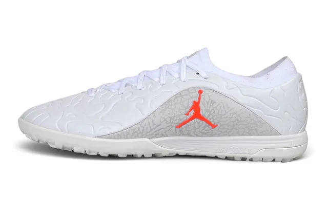 Chaussures de football en salle Air Jordan Phantom GT Indoor blanc et orange 16