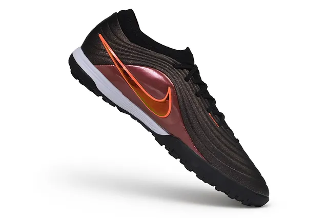 Chaussures de football en salle Air Jordan Phantom GT Indoor blanc et orange 23