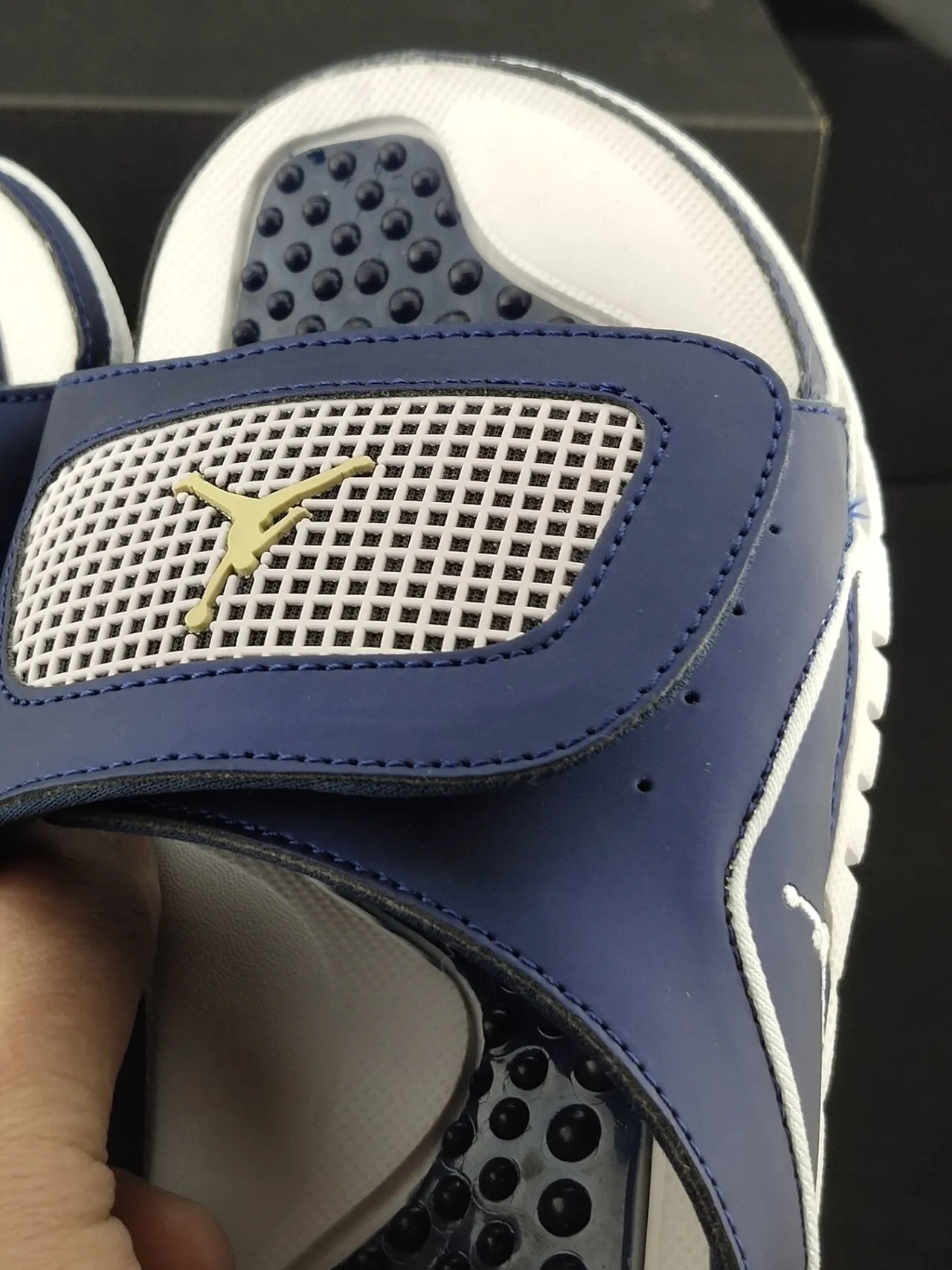 شبشب Air Jordan Slide كحلي وأبيض وذهبي 6