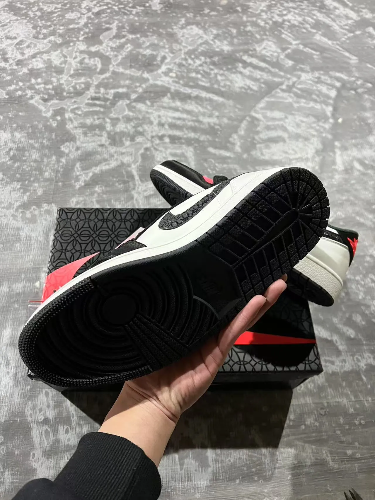 Air Jordan White Black Low-Top Leather-and-Synthetic Upper Basketball Shoes 6