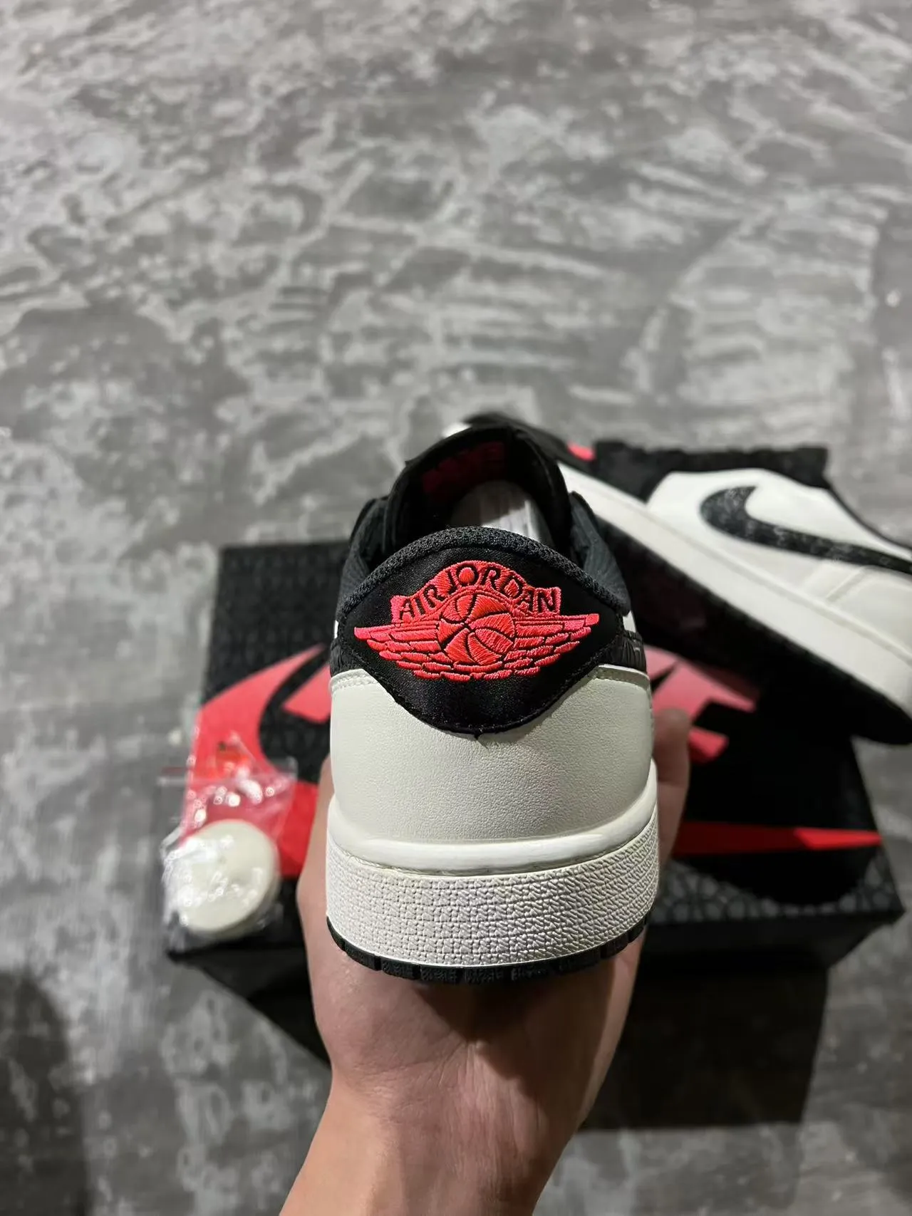 Air Jordan White Black Low-Top Leather-and-Synthetic Upper Basketball Shoes 8