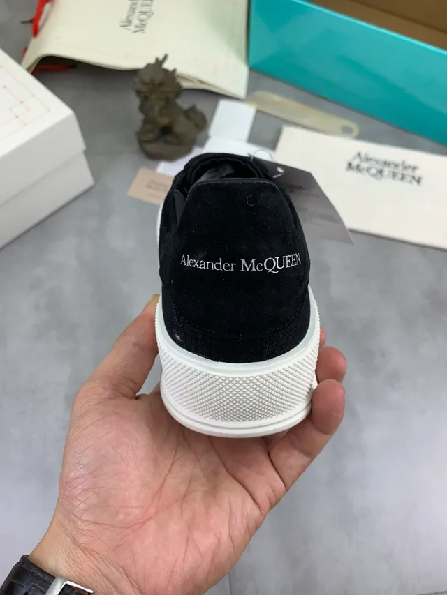 Alexander McQueen ওভারসাইজড কালো এবং সাদা লাইফস্টাইল স্নিকার 3