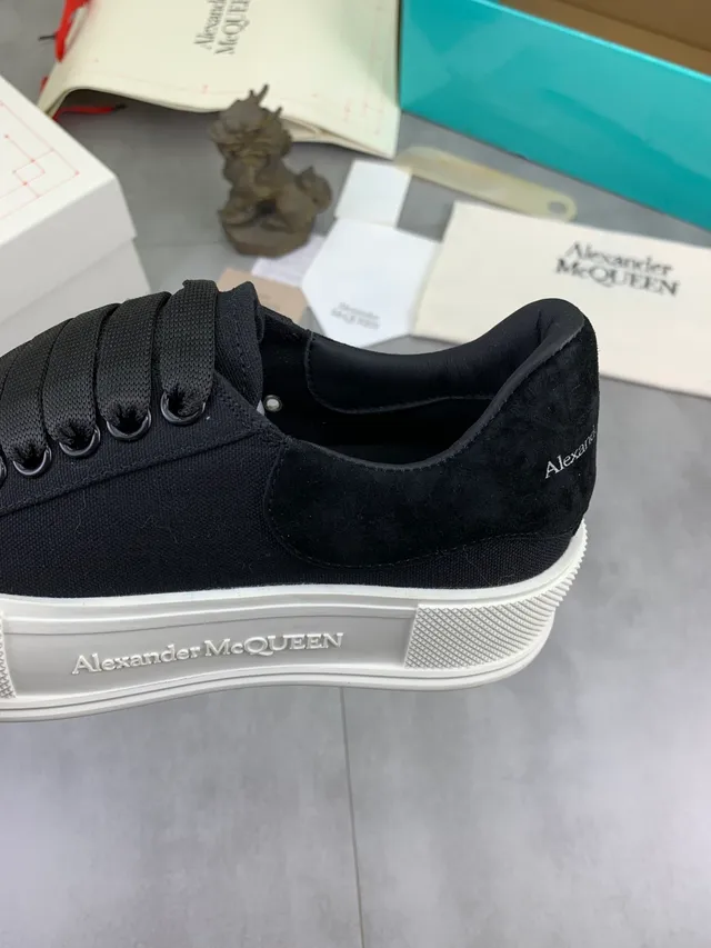 Alexander McQueen ওভারসাইজড কালো এবং সাদা লাইফস্টাইল স্নিকার 4