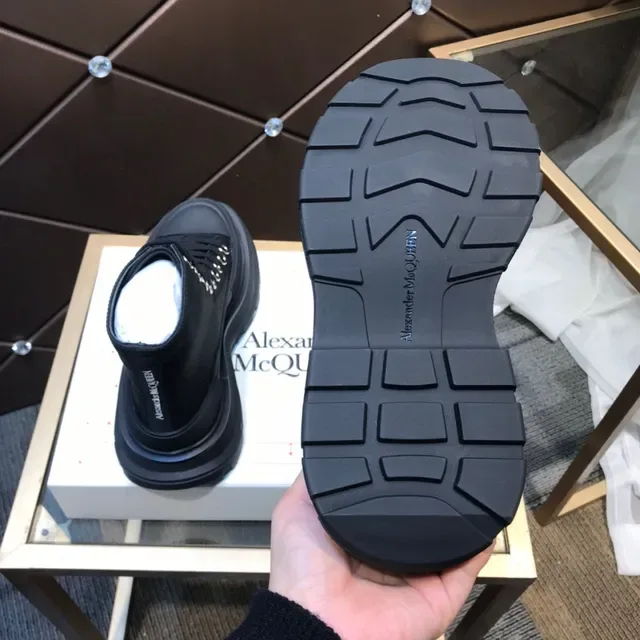Alexander McQueen ওভারসাইজড ব্ল্যাক চাঙ্ক স্নিকার 4