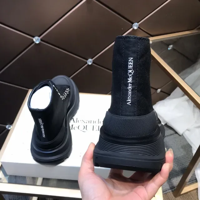 Alexander McQueen ওভারসাইজড ব্ল্যাক চাঙ্ক স্নিকার 6