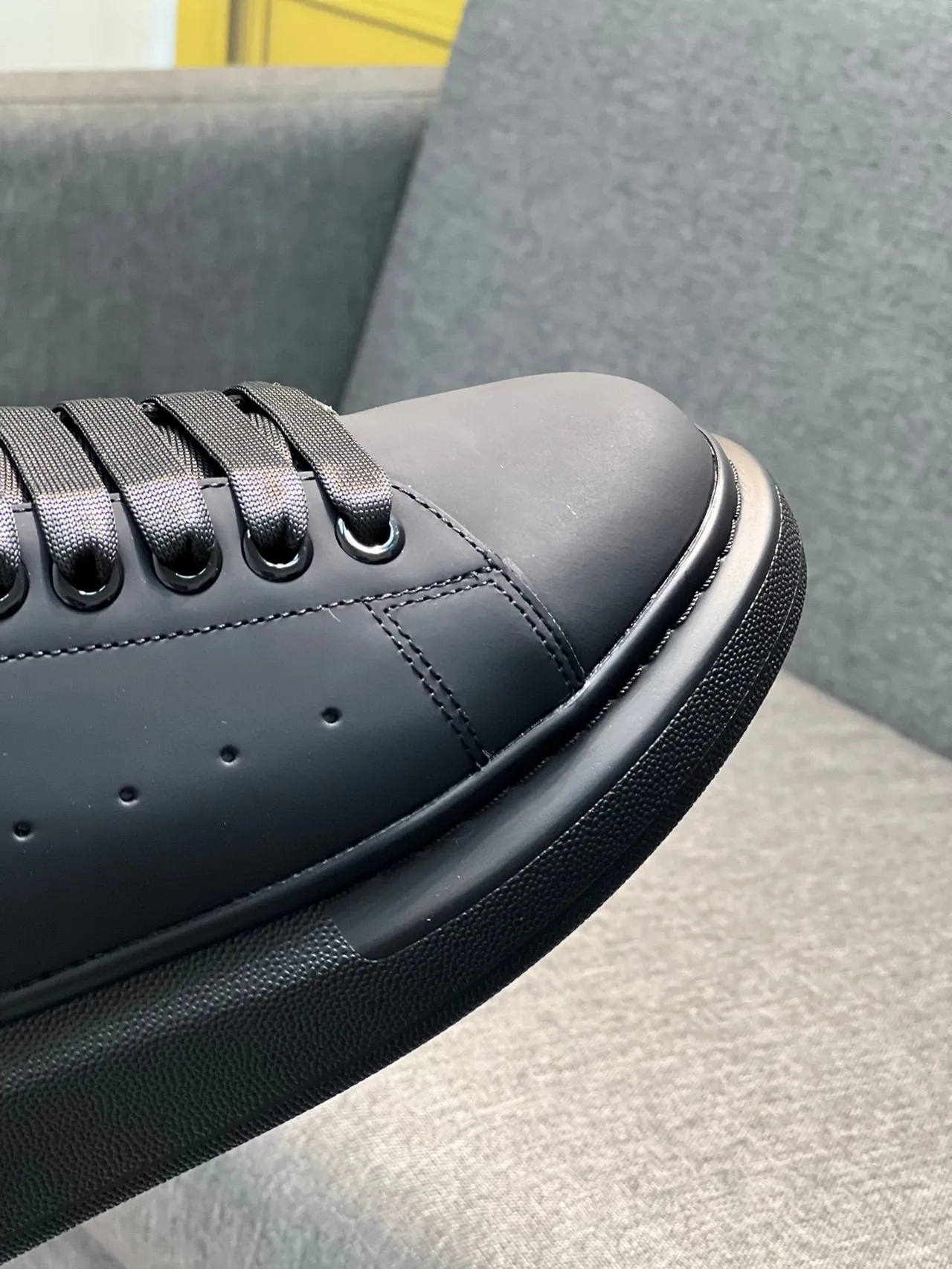 Alexander McQueen ওভারসাইজ স্নিকার কালো লাইফস্টাইল স্নিকার 3