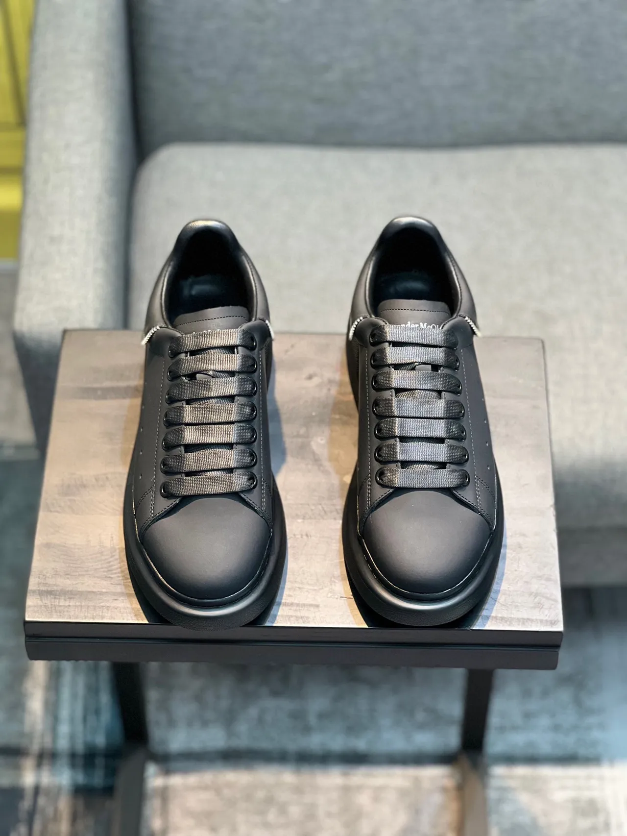 Alexander McQueen ওভারসাইজ স্নিকার কালো লাইফস্টাইল স্নিকার 7