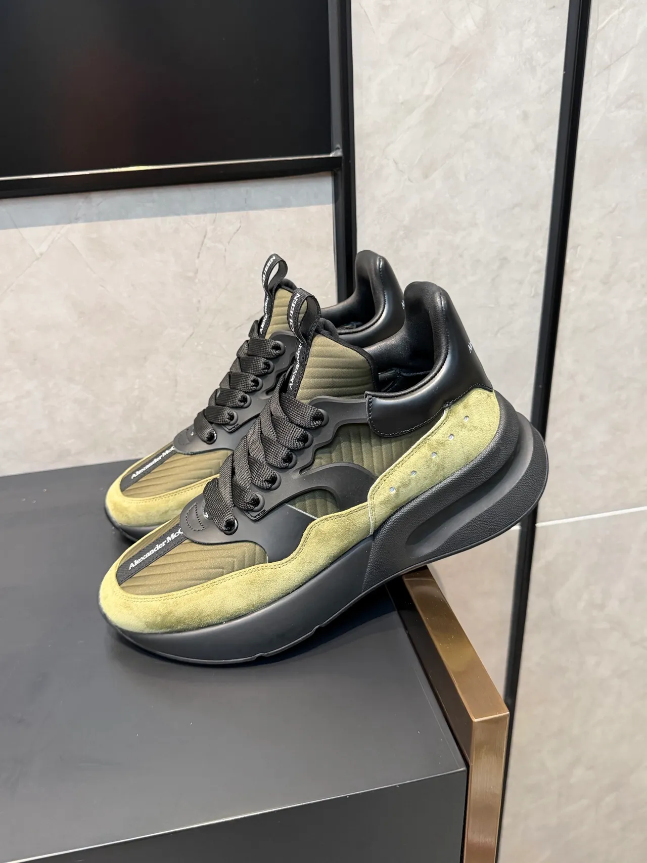 Alexander McQueen Tênis oversized Verde Oliva Preto Chunky Sneakers 4