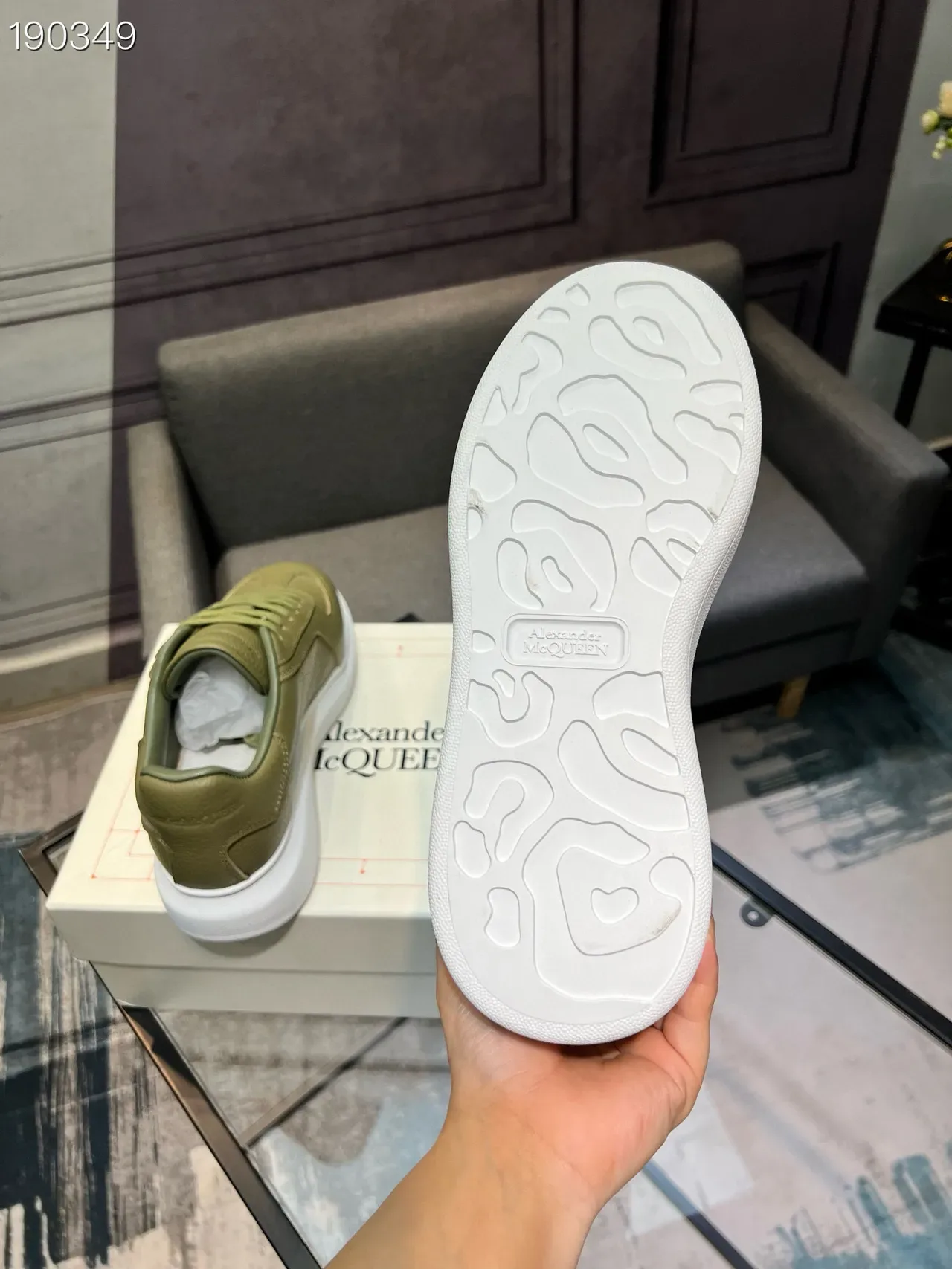 Alexander McQueen حذاء رياضي oversized أخضر زيتوني أحذية أسلوب حياة 3