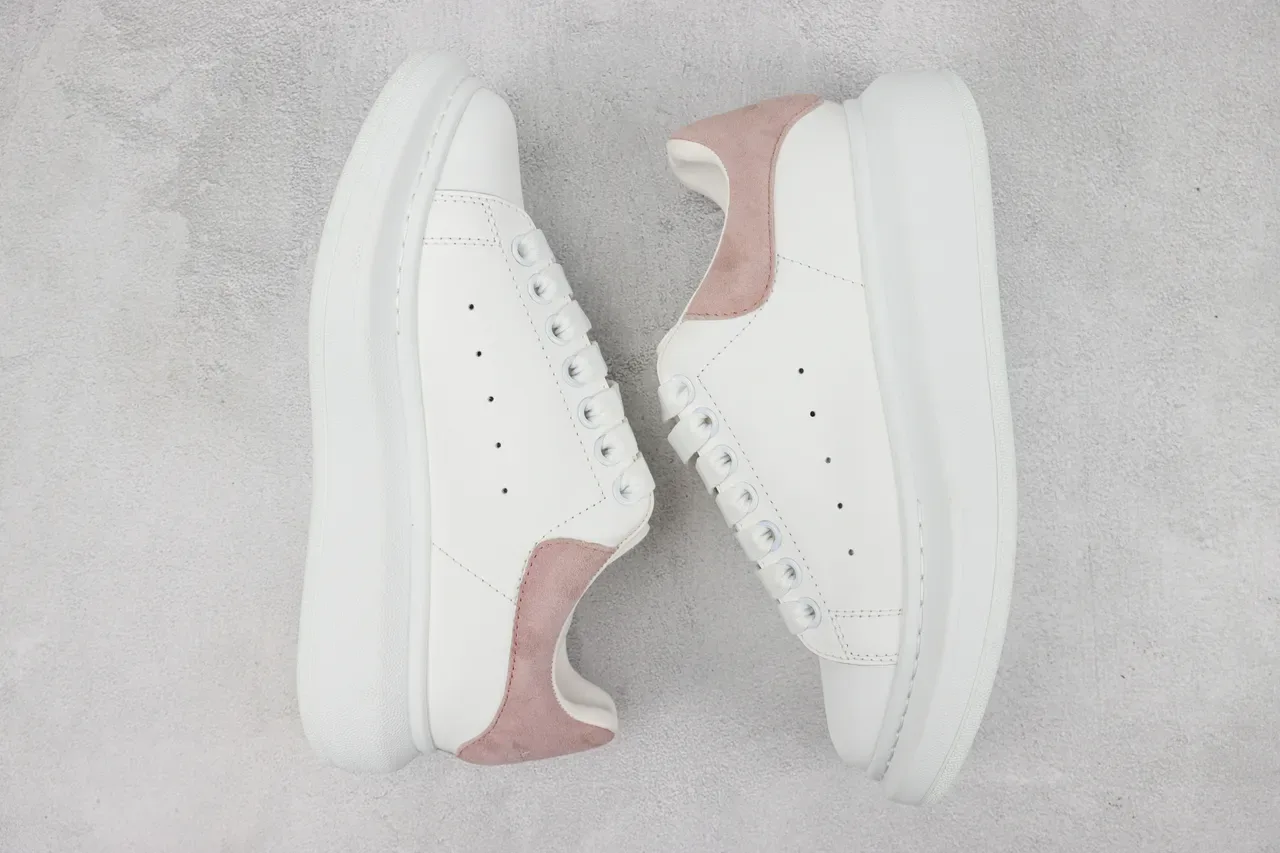 Alexander McQueen oversized sneaker blanc et rose poudré lifestyle sneakers 2