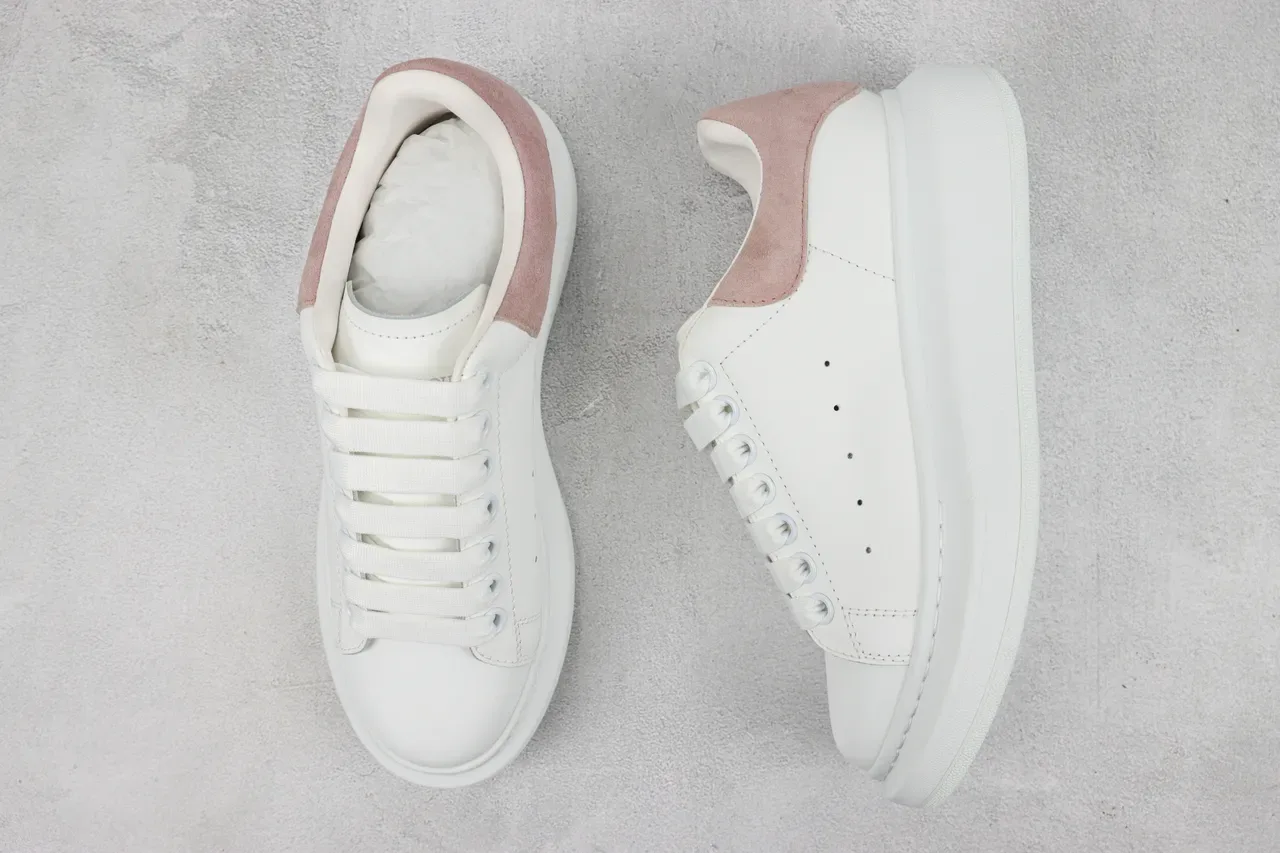 Alexander McQueen oversized sneaker blanc et rose poudré lifestyle sneakers 3