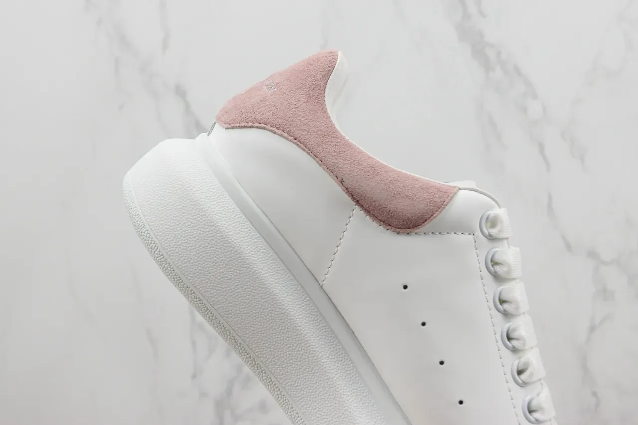 Alexander McQueen oversized sneaker blanc et rose poudré lifestyle sneakers 5