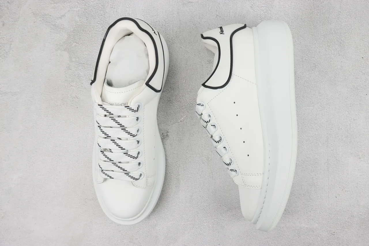 Alexander McQueen অতিরিক্ত বড় স্নিকার সাদা কালো প্ল্যাটফর্ম সোল মসৃণ চামড়া উপর লাইফস্টাইল স্নিকার 3