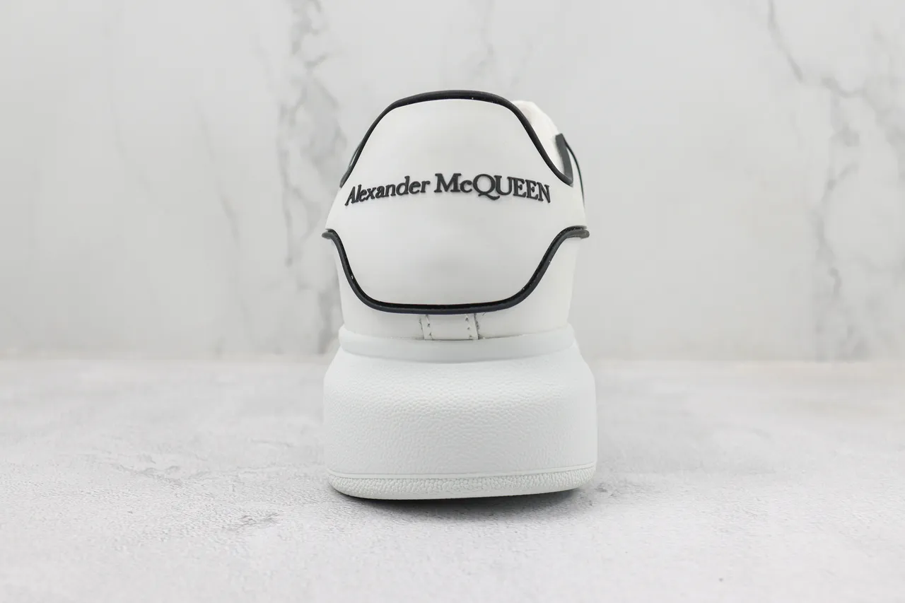 Alexander McQueen অতিরিক্ত বড় স্নিকার সাদা কালো প্ল্যাটফর্ম সোল মসৃণ চামড়া উপর লাইফস্টাইল স্নিকার 9