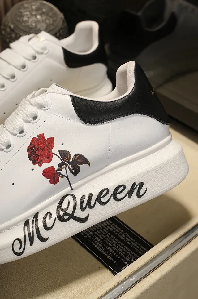 Alexander McQueen Oversized Sneaker Blanco Negro Silueta Cuero Superior Lifestyle Sneakers 4
