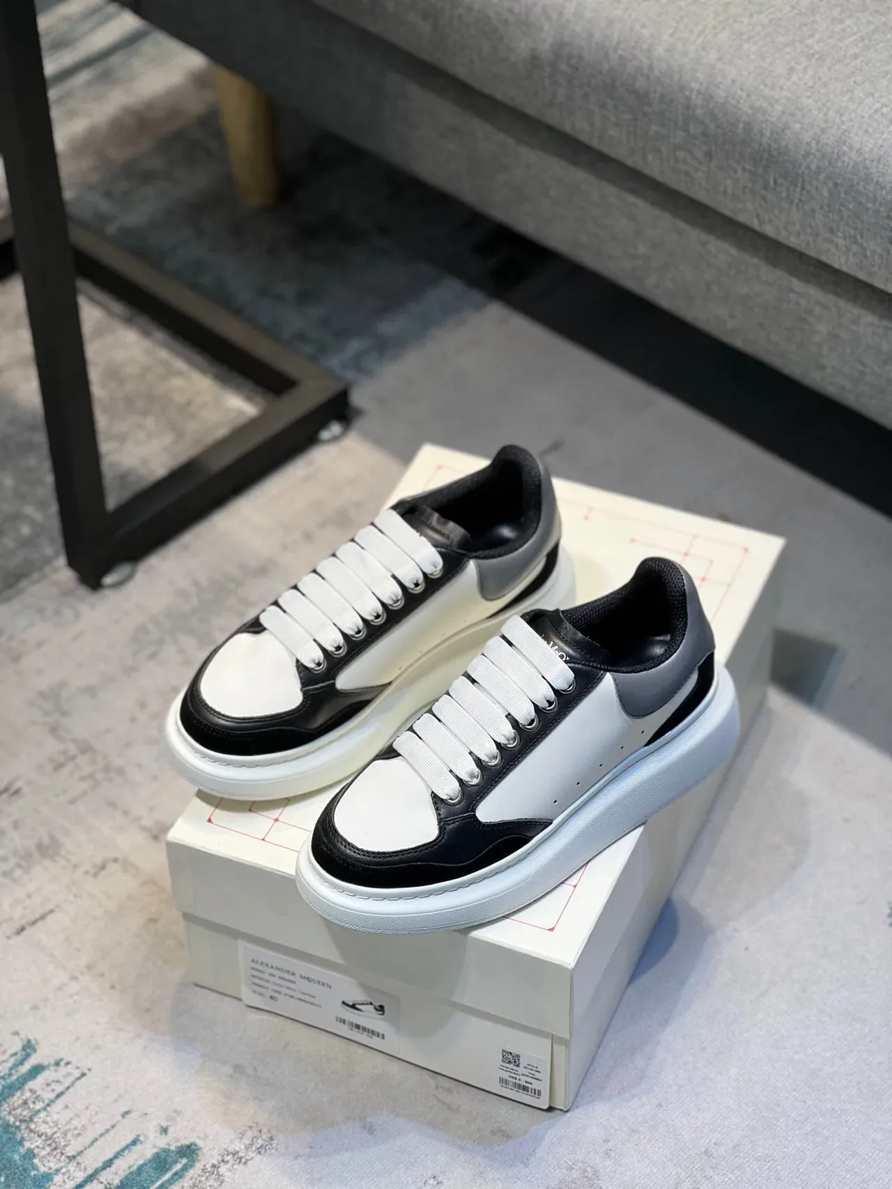 Alexander McQueen Oversized Sneaker White Black Silver Lifestyle Sneakers 4