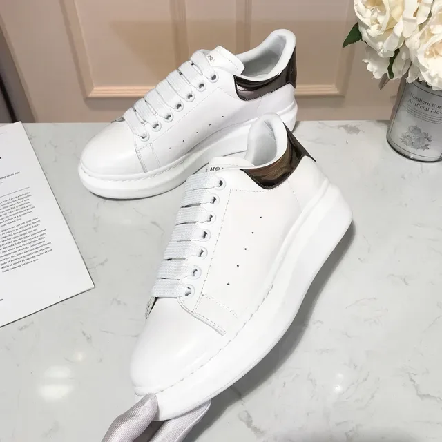 Alexander McQueen oversized حذاء رياضي نعل أبيض أسود جلد لامع عارضة الكعب أحذية رياضية lifestyle 3