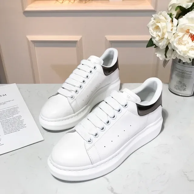 Alexander McQueen oversized حذاء رياضي نعل أبيض أسود جلد لامع عارضة الكعب أحذية رياضية lifestyle 4