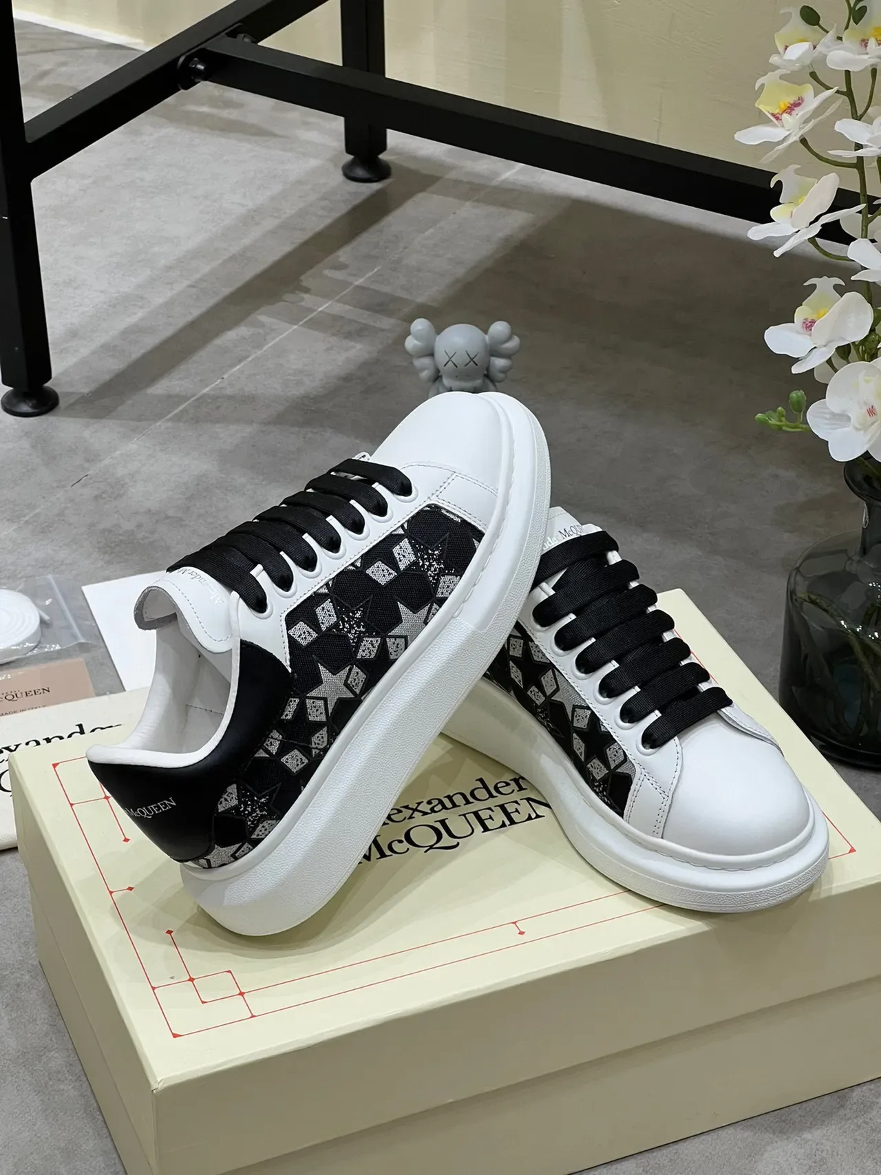Alexander McQueen Tênis Oversized Branco Preto Estrela Jacquard Lifestyle Tênis 7