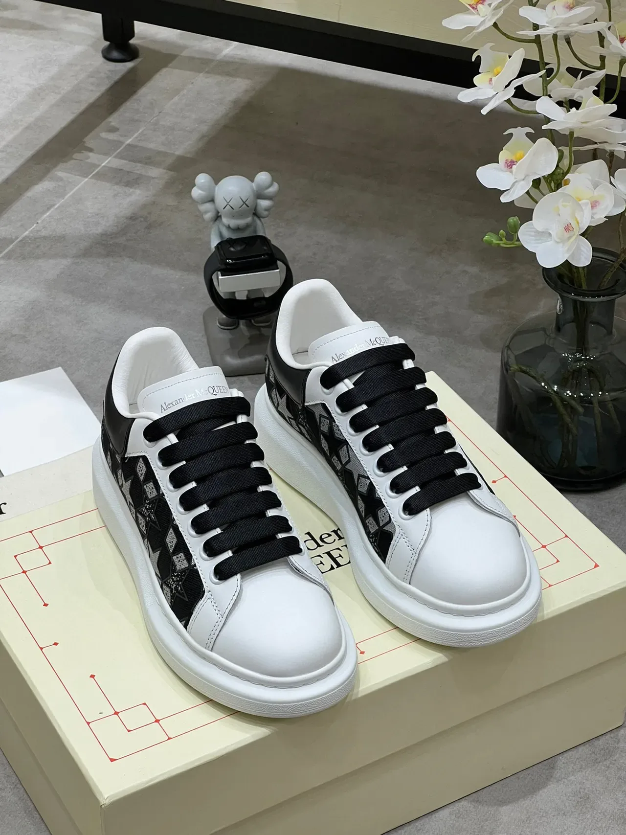 Alexander McQueen Tênis Oversized Branco Preto Estrela Jacquard Lifestyle Tênis 8