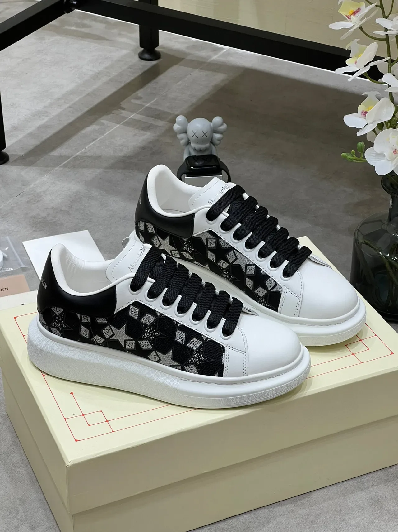 Alexander McQueen Tênis Oversized Branco Preto Estrela Jacquard Lifestyle Tênis 9