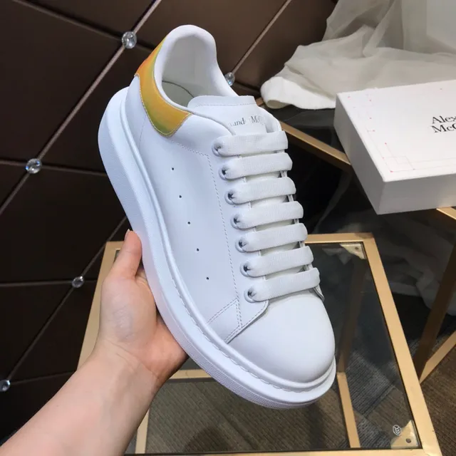 Alexander McQueen ওভারসাইজ্ড স্নিকার সাদা মাল্টিকালার সোল মসৃণ চামড়া আপার লাইফস্টাইল স্নিকার 2