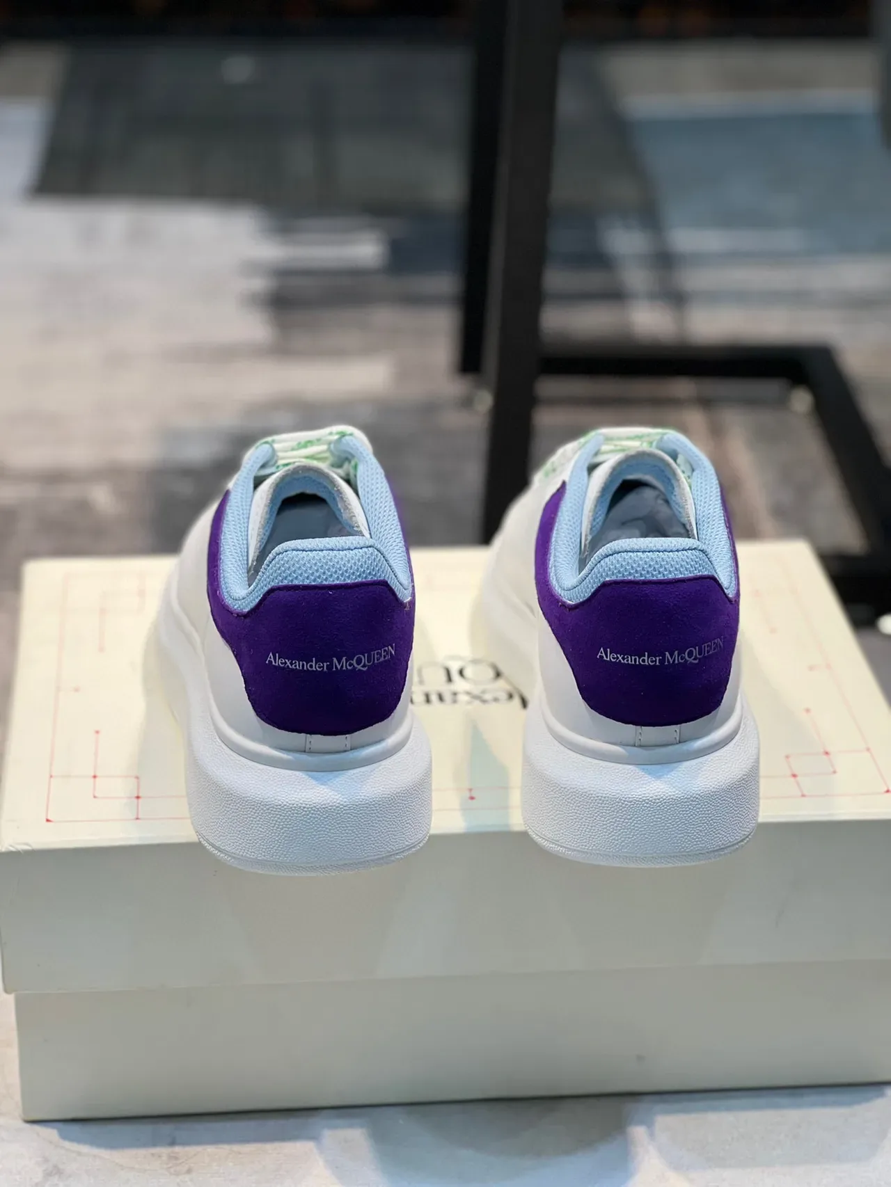 Alexander McQueen Sneakers Oversized Lifestyle Blanc Violet Bleu 2