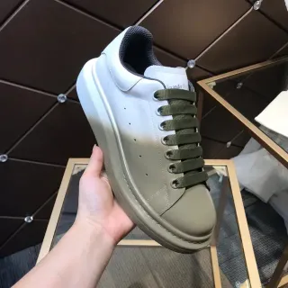 Alexander McQueen ओवरसाइज स्नीकर्स White to Olive Gradient लाइफस्टाइल स्नीकर्स