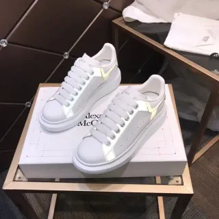 Alexander McQueen ओवरसाइज्ड स्नीकर सफेद पीला प्लेटफॉर्म सोल पैनल्ड अपर लाइफस्टाइल स्नीकर