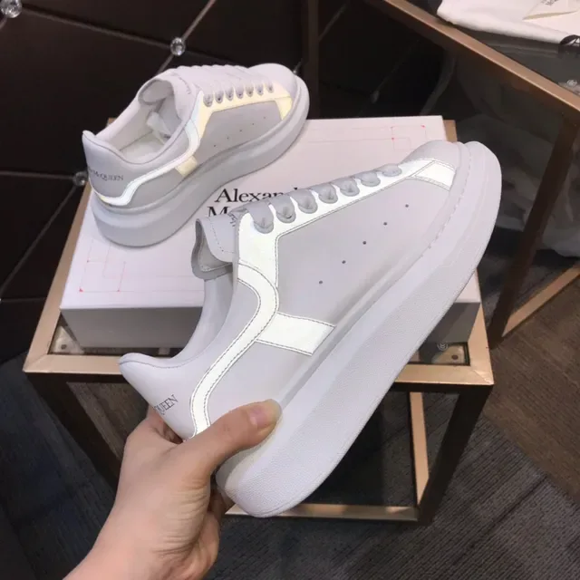 Alexander McQueen 超大号白色黄色平台鞋底拼色鞋面生活方式运动鞋 5