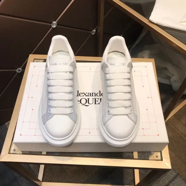 Alexander McQueen 超大号白色黄色平台鞋底拼色鞋面生活方式运动鞋 9