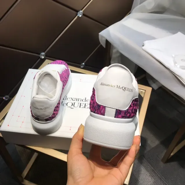 Alexander McQueen গোলাপি সাদা নিট উপর ওভারসাইজড সোল লাইফস্টাইল স্নিকার্স 7