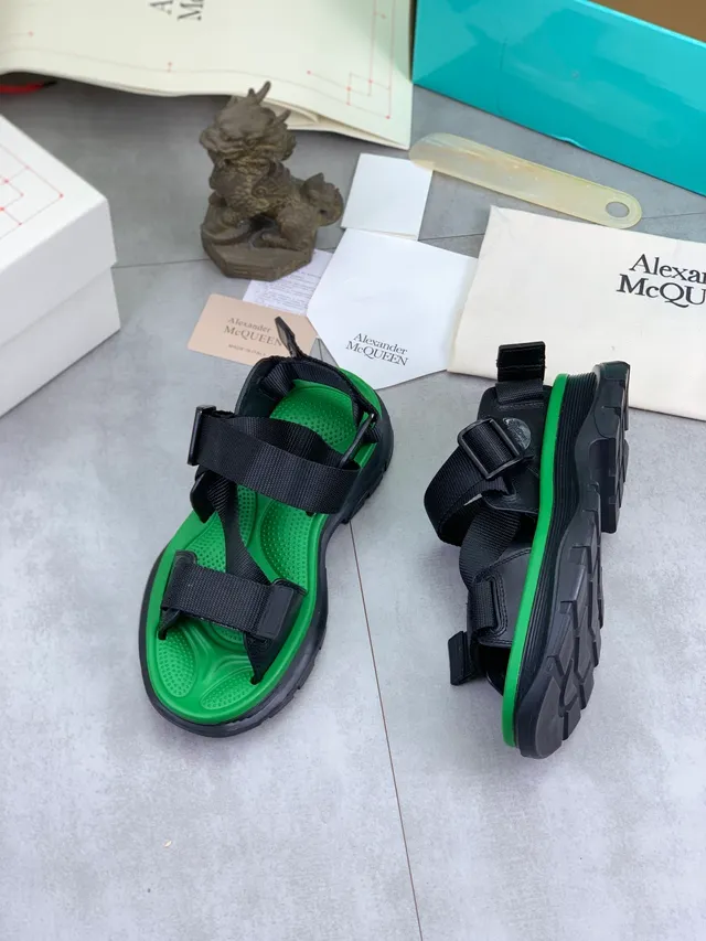 Alexander McQueen Tread Slick sandales casual vert et noir 5