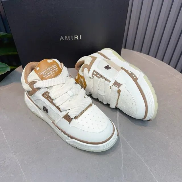 Amiri MA Court Off-White et Tan sneakers lifestyle 5