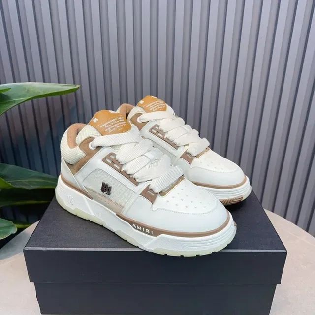 Amiri MA Court Off-White et Tan sneakers lifestyle 7