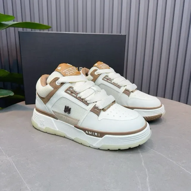 Amiri MA Court Off-White et Tan sneakers lifestyle 8
