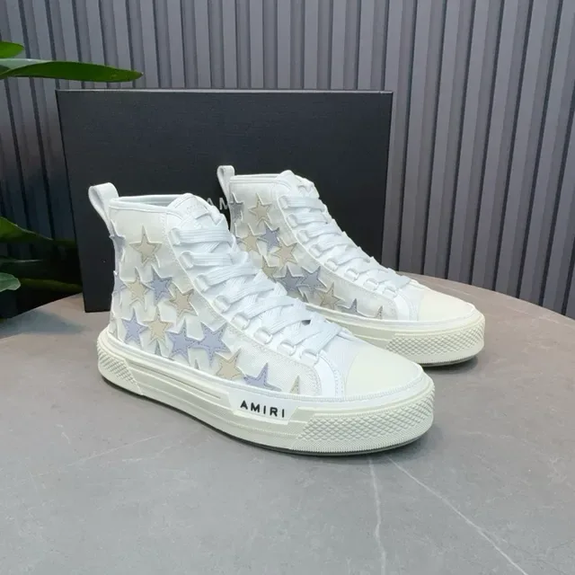 Amiri Skel Top baskets lifestyle à lacets hauts blancs avec étoile appliquée 5