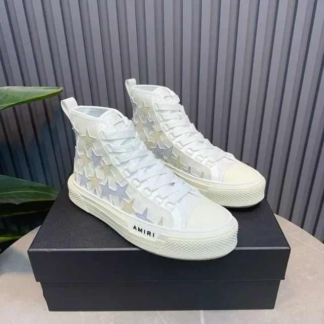 Amiri Skel Top baskets lifestyle à lacets hauts blancs avec étoile appliquée 7
