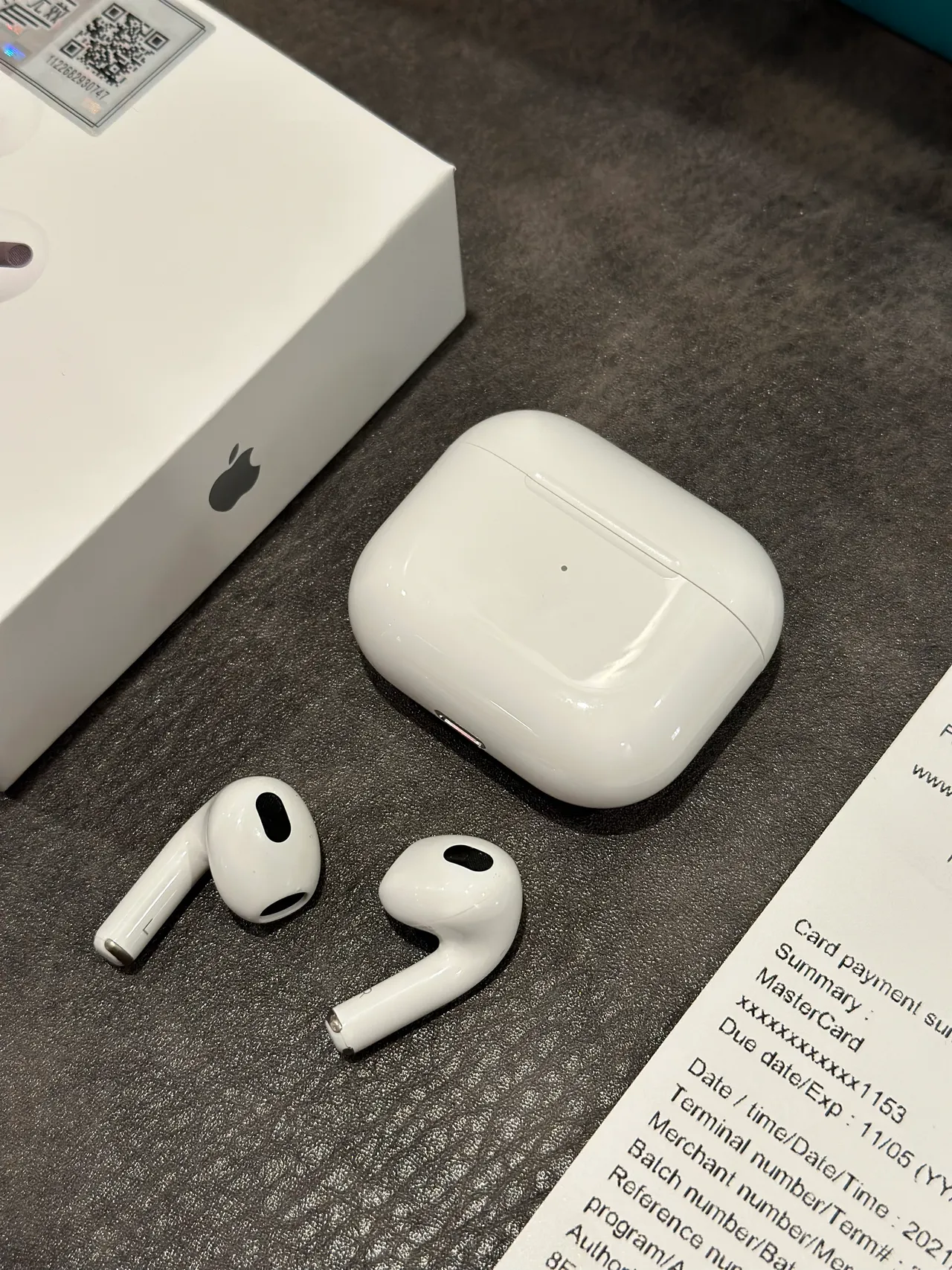 Apple AirPods White Black Stemless Design Glossy Finish TWS Earbuds 4